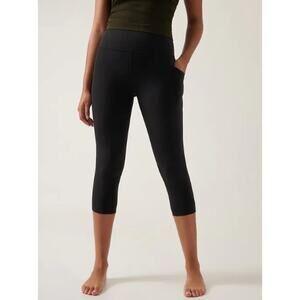 Athleta LP black Salutation Stash Pocket II Capri legging tight pant gym fitness
